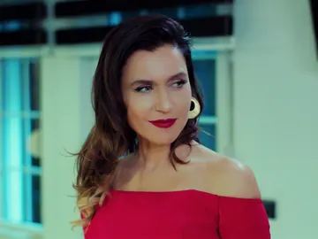 Caner le cuenta a Ender que Yildiz ha perdido el bebé… ¡Pero ella ya está centrada en sus nuevos planes! Caner le cuenta a Ender que Yildiz ha perdido el bebé… ¡Pero ella ya está centrada en sus nuevos planes!