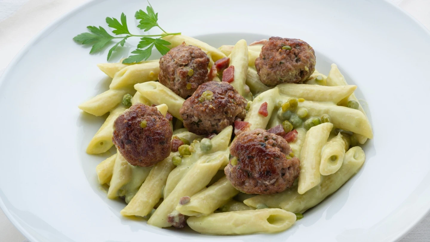 Macarrones con albóndigas y salsa de guisantes, de Arguiñano: "Fino, nutritivo y saludable" Macarrones con albóndigas y salsa de guisantes, de Arguiñano: "Fino, nutritivo y saludable"