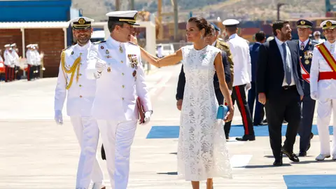 La reina Letizia en el acto de entrega de la bandera nacional a la Fuerza de Guerra Naval Especial La reina Letizia en el acto de entrega de la bandera nacional a la Fuerza de Guerra Naval Especial