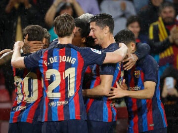 El Barça celebra el gol de Lewandowski al Betis