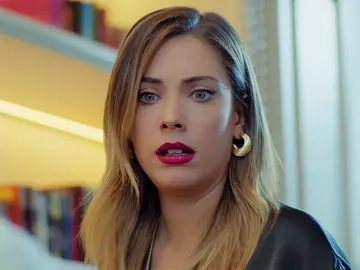 Yildiz, a punto de ser pillada: ¡Los expertos descubren las imitaciones que dejó en la caja fuerte! Yildiz, a punto de ser pillada: ¡Los expertos descubren las imitaciones que dejó en la caja fuerte!