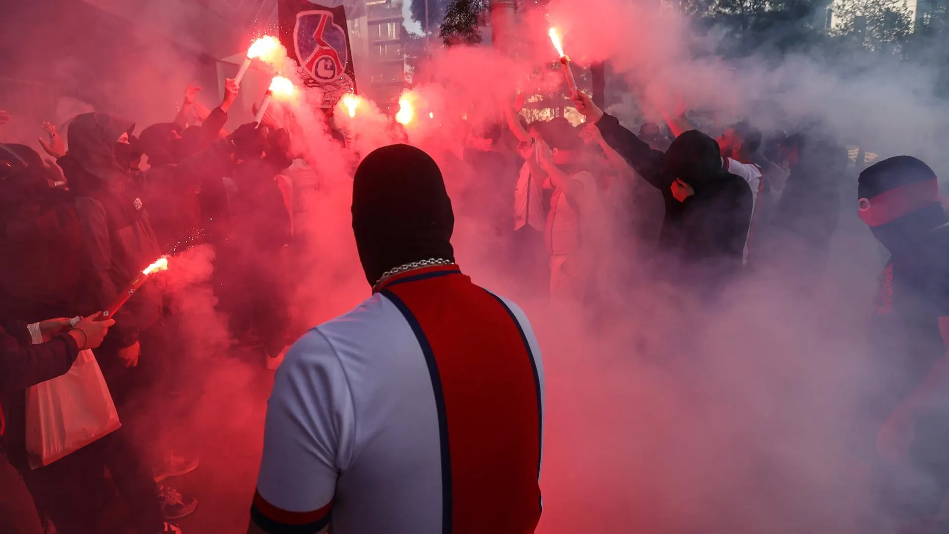 Ultras del PSG se manifiestan contra el club Ultras del PSG se manifiestan contra el club