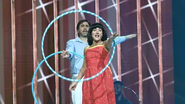Susi Caramelo ‘Baila con el hula hoop’ con Aníbal Gómez como Enrique y Ana 