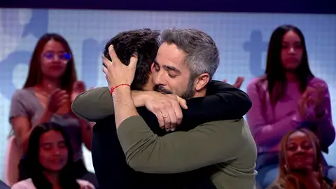 Magia y recuerdos: el truco que lleva a Roberto Leal al borde de las lágrimas Magia y recuerdos: el truco que lleva a Roberto Leal al borde de las lágrimas