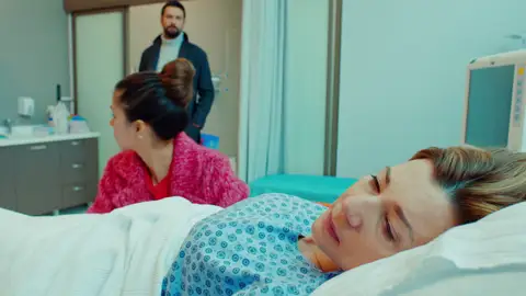 Zerrin, muy decepcionada con Alihan tras descubrir que se ha casado con Ender: “Ya no tienes una hermana” Zerrin, muy decepcionada con Alihan tras descubrir que se ha casado con Ender: “Ya no tienes una hermana”