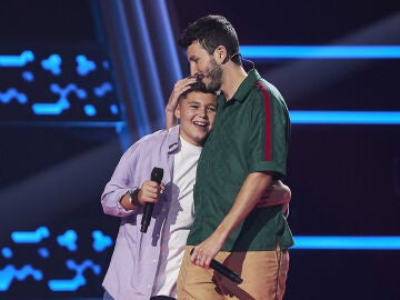Sebasti&aacute;n Yatra y Manuel crean la versi&oacute;n m&aacute;s bonita de &lsquo;Entre sobras y sobras me faltas&rsquo;