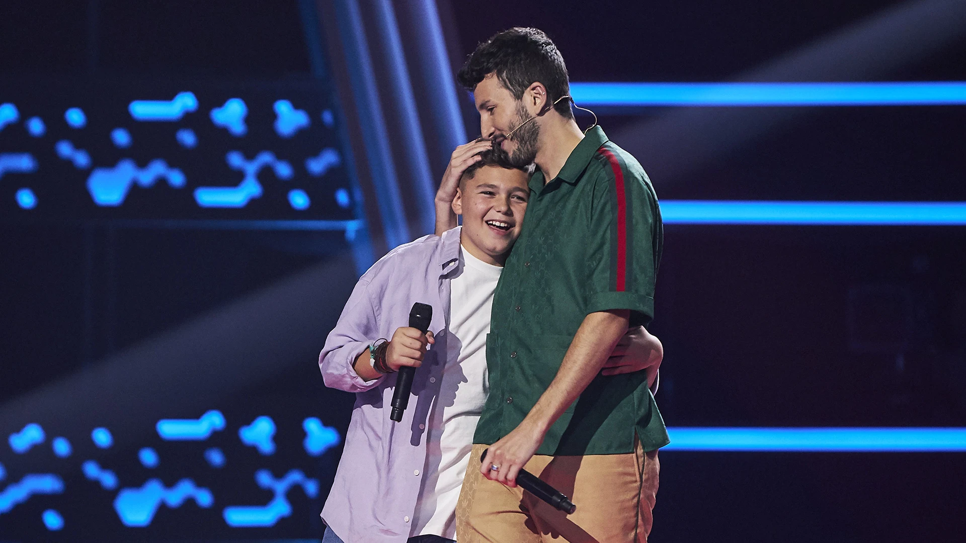 Sebastián Yatra y Manuel crean la versión más bonita de ‘Entre sobras y sobras me faltas’
