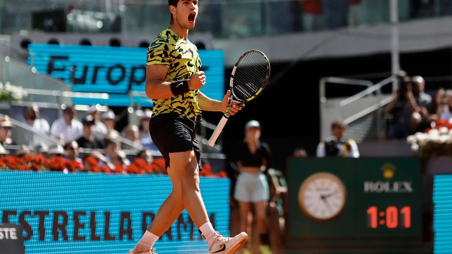 Carlos Alcaraz celebra un punto ante Borna Coric