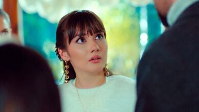 Zeynep acepta la proposición de matrimonio de Alihan y se lleva la peor noticia: ¡Él se ha casado con Ender!