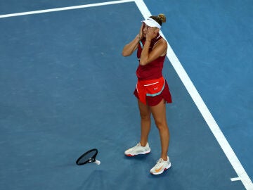 Anisimova reacciona tras vencer a Osaka en el Open de Australia 2022