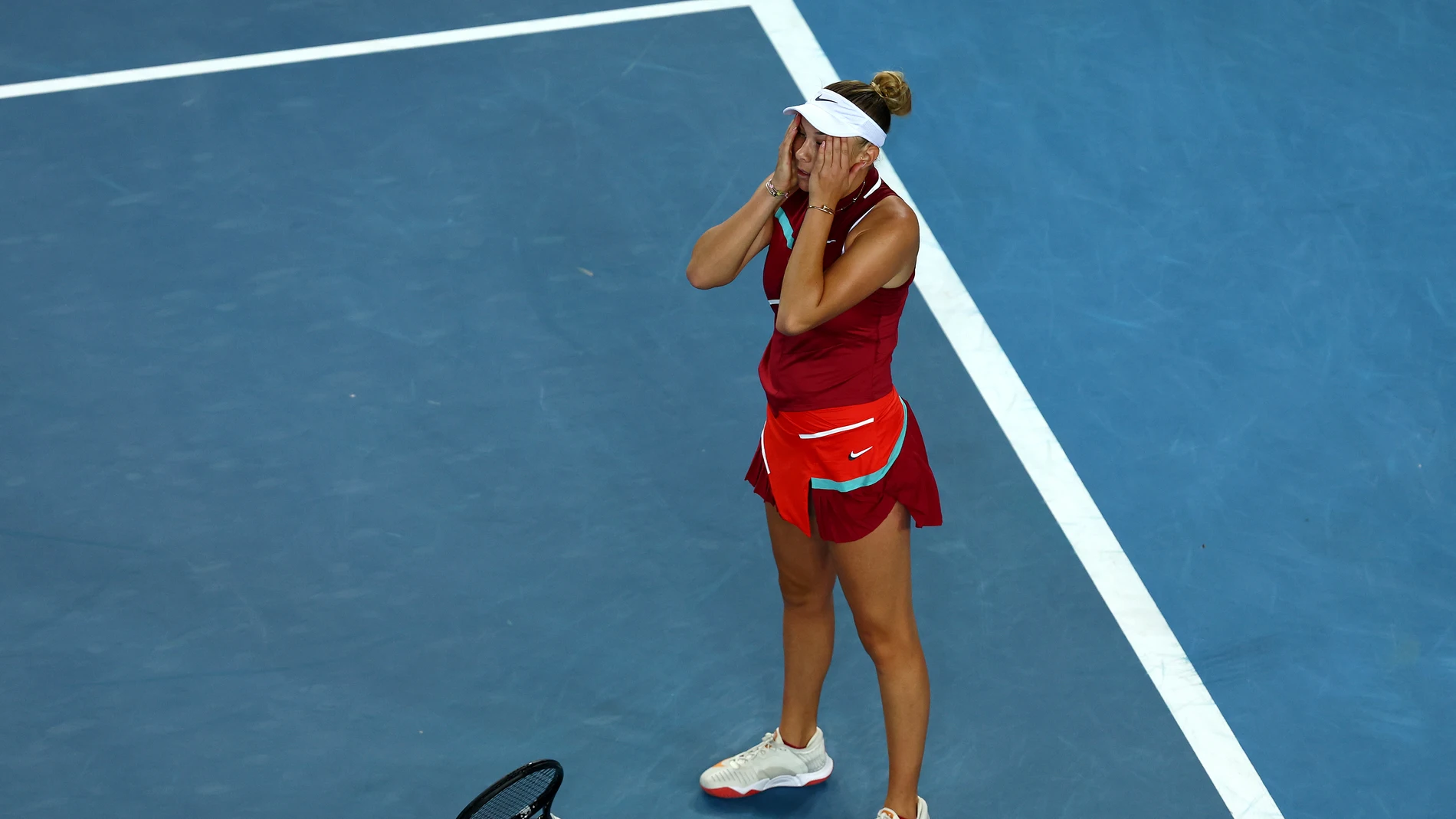 Anisimova reacciona tras vencer a Osaka en el Open de Australia 2022