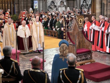 El rey Carlos III llega para su ceremonia de coronación en la Abadía de Westminster, Londres