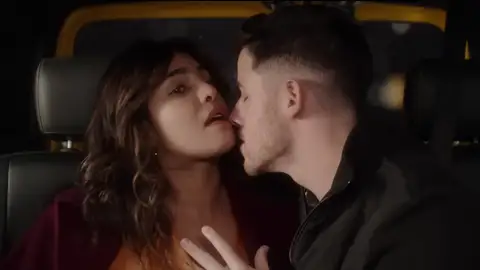 Priyanka Chopra y Nick Jonas en 'Love Again' Priyanka Chopra y Nick Jonas en 'Love Again'