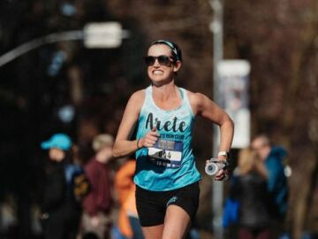  Tamara Torlakson corriendo en una maratón