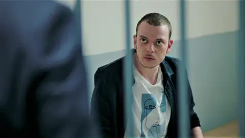 Ilgaz se enfrenta a Serdar al creer que ha mentido en su declaración: “Ni tú te crees las mentiras que te inventas” Ilgaz se enfrenta a Serdar al creer que ha mentido en su declaración: “Ni tú te crees las mentiras que te inventas”