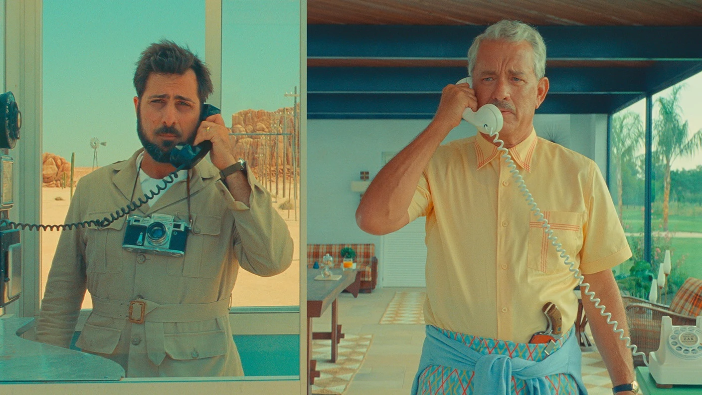 Jason Schwartzman y Tom Hanks en 'Asteroid City' Jason Schwartzman y Tom Hanks en 'Asteroid City'
