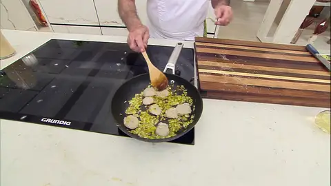 Incorpóralas a la sartén donde están los puerros Incorpóralas a la sartén donde están los puerros