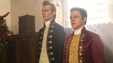 Reynolds y Brimsley en 'Queen Charlotte'