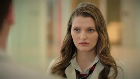 El chantaje de Emir, a cambio de no denunciar a las chicas ante la policía: "Seréis mis esclavas" El chantaje de Emir, a cambio de no denunciar a las chicas ante la policía: "Seréis mis esclavas"