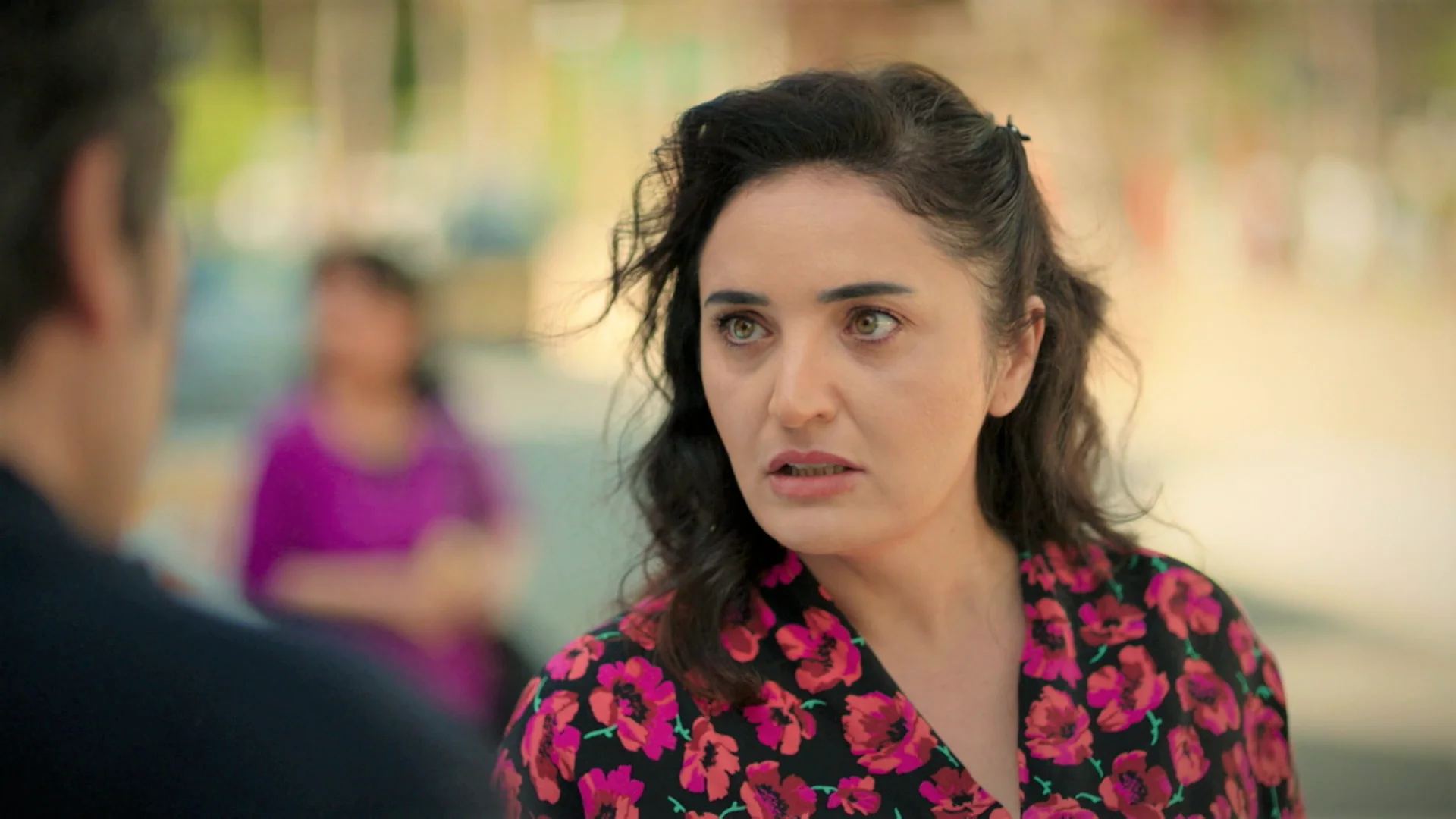 Sengül le pide explicaciones a Gönül tras descubrir su pañuelo en su cama: "Desvergonzada" Sengül le pide explicaciones a Gönül tras descubrir su pañuelo en su cama: "Desvergonzada"