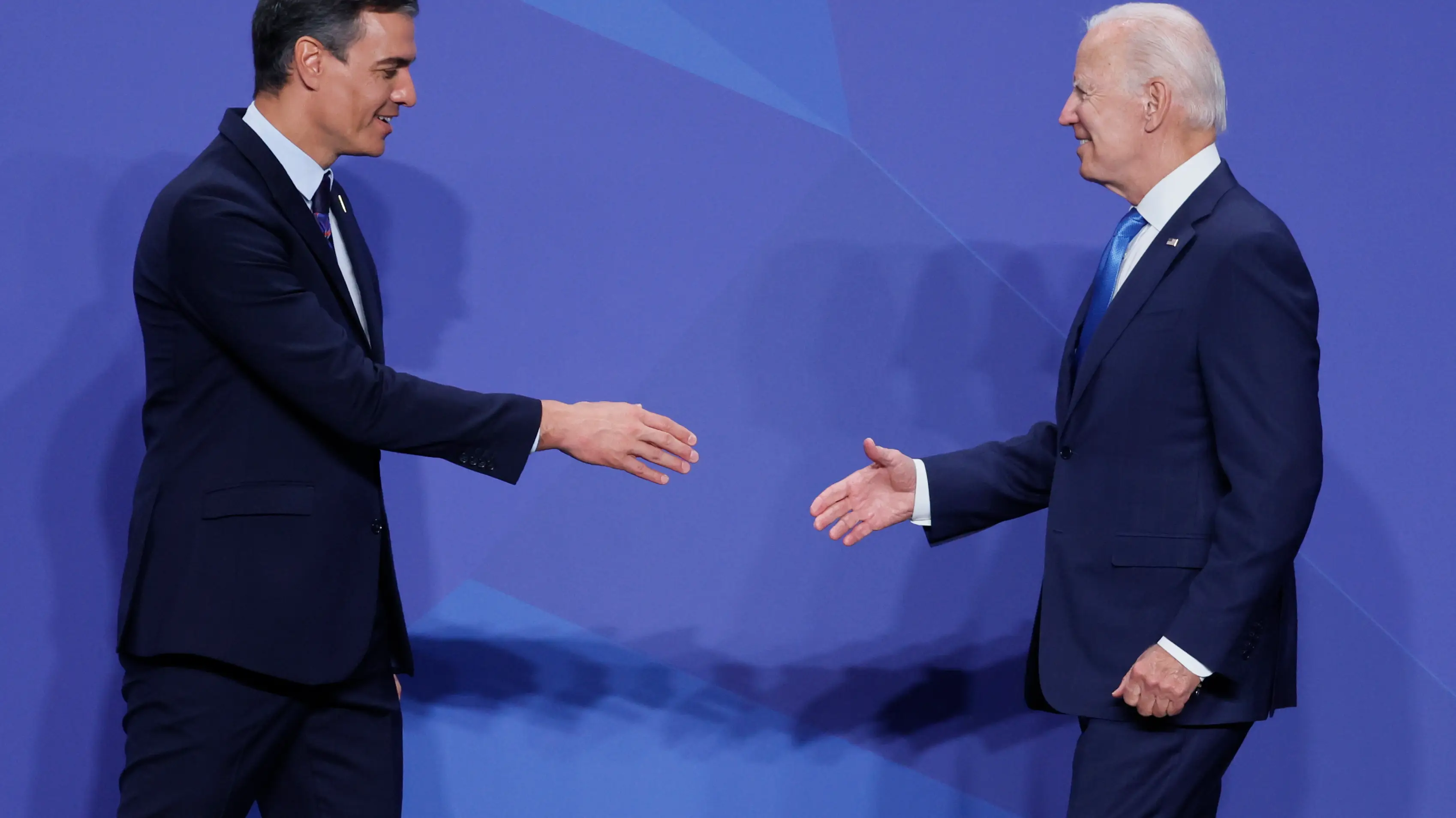 El presidente del Gobierno, Pedro Sánchez, saluda al presidente de los Estados Unidos, Joe Biden El presidente del Gobierno, Pedro Sánchez, saluda al presidente de los Estados Unidos, Joe Biden