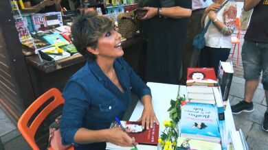 Sonsoles Ónega emociona en su discurso en la feria del libro de Vallecas: 