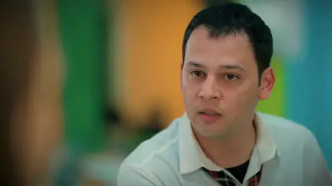 Oğulcan, sin palabras, al ver que Emir sigue humillando a Harika: "¿Con qué te ha amenazado?" Oğulcan, sin palabras, al ver que Emir sigue humillando a Harika: "¿Con qué te ha amenazado?"