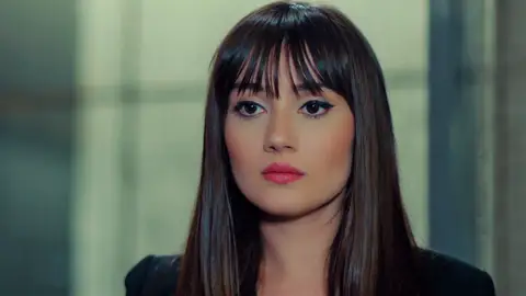 ¡Halit se la devuelve a Alihan!: Zerrin le cede sus acciones y nombra a Zeynep copresidenta de la empresa 