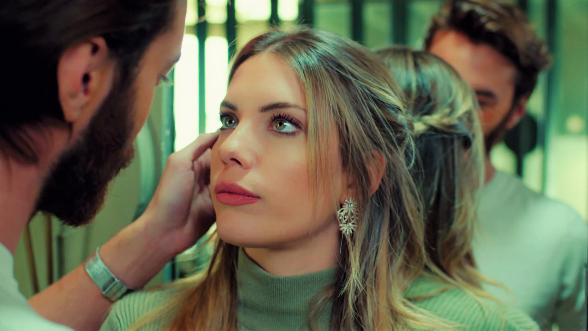 Yildiz se pone celosa al ver a Kemal con Zehra&hellip; &iexcl;Y &eacute;l casi la besa!