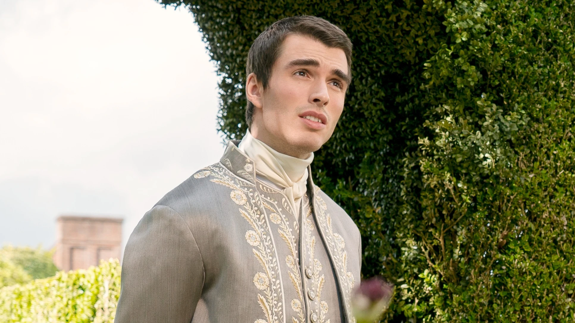 Corey Mylchreest como el rey george en 'Queen Charlotte: una historia de Bridgerton'