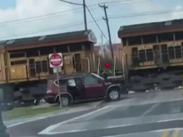 Tres personas escapan de morir arrolladas por un tren