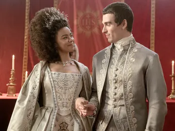 India Amarteifio y Corey Mylchreest en la serie 'Queen Charlotte: una historia de Bridgerton' India Amarteifio y Corey Mylchreest en la serie 'Queen Charlotte: una historia de Bridgerton'