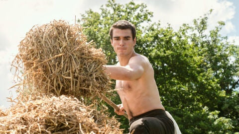 Corey Mylchreest como el rey george en 'Queen Charlotte: una historia de Bridgerton'