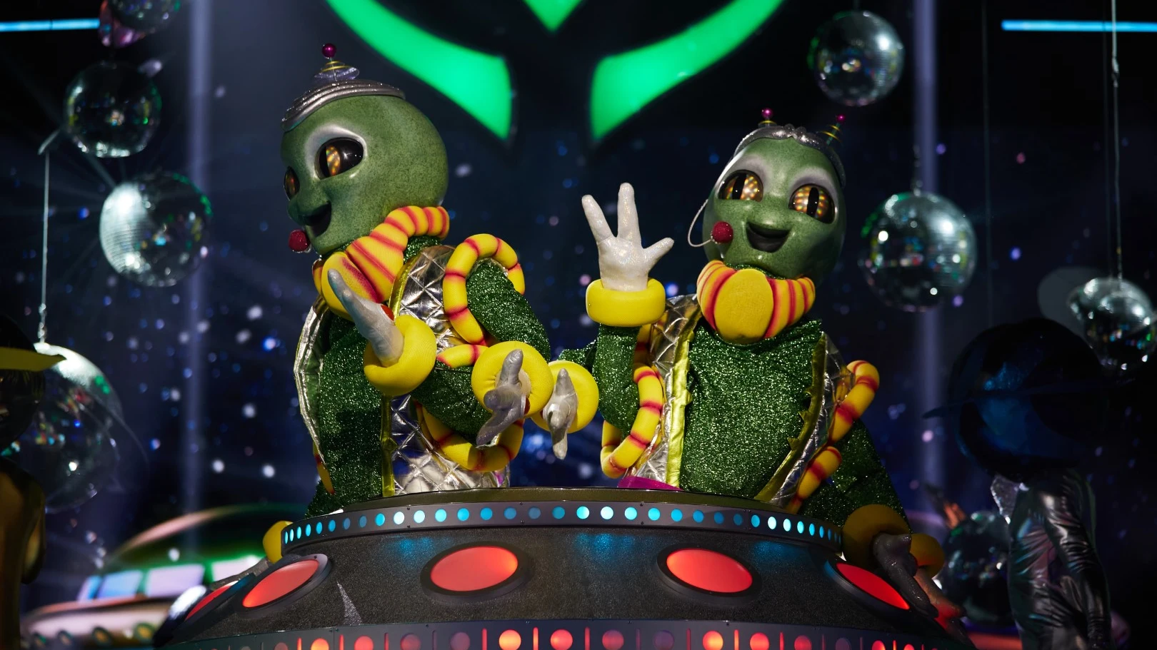 Alienígenas conquistan La Tierra y el plató de ‘Mask Singer’ cantando ‘Cold Heart’ de Elton John 