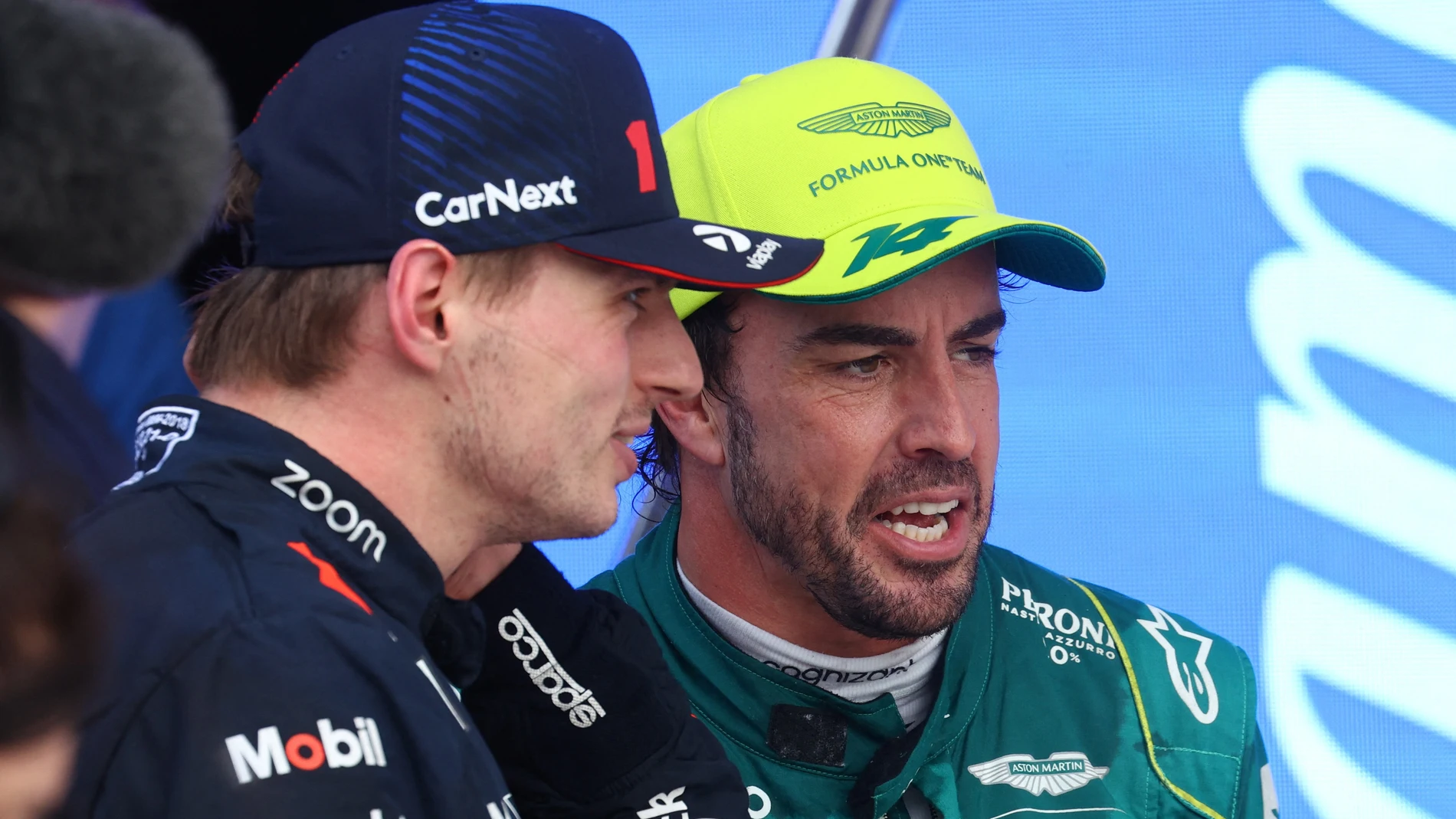 Max Verstappen y Fernando Alonso en Miami conversan en el GP de Miami
