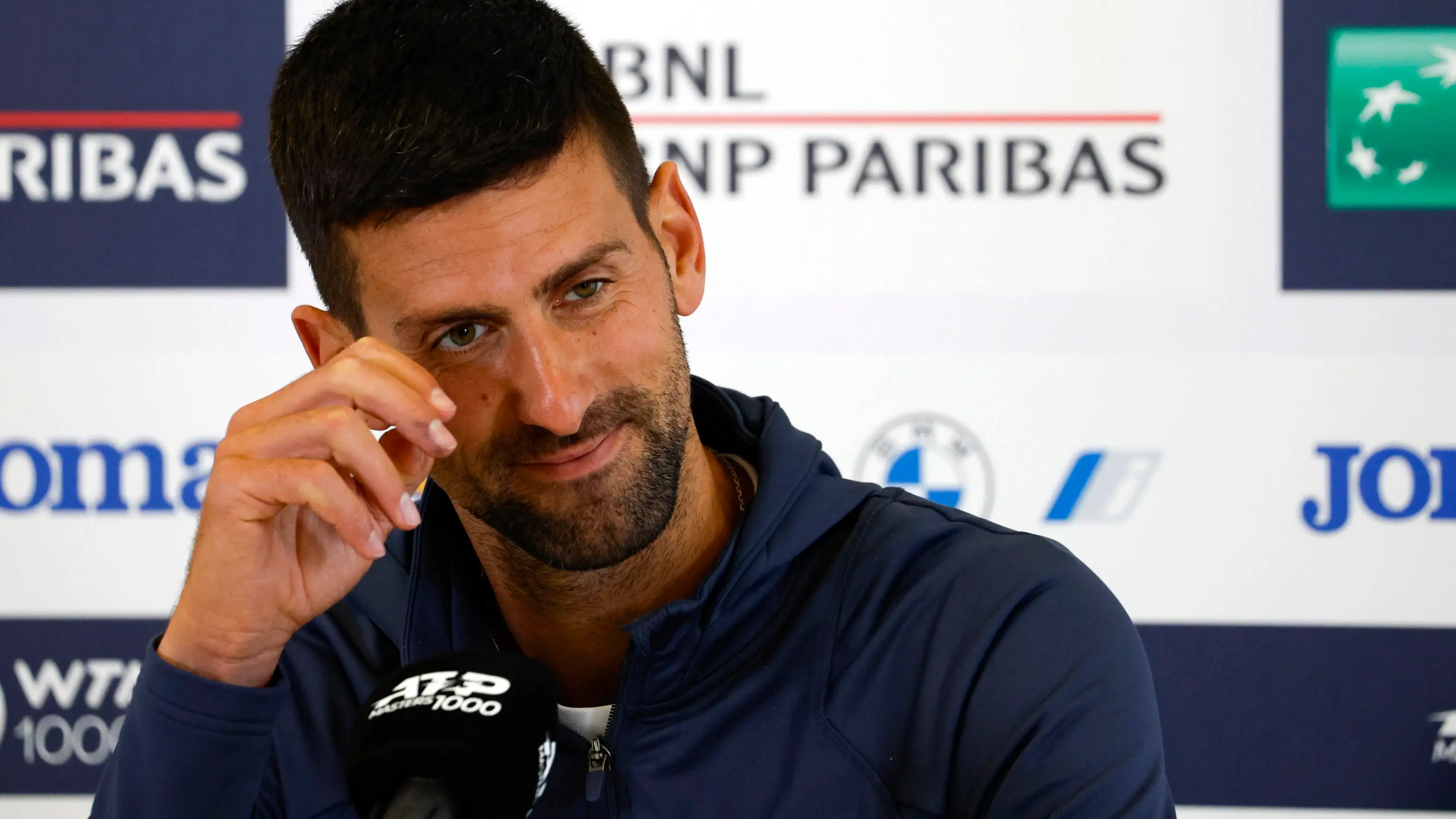 Novak Djokovic atiende a la prensa en Roma Novak Djokovic atiende a la prensa en Roma