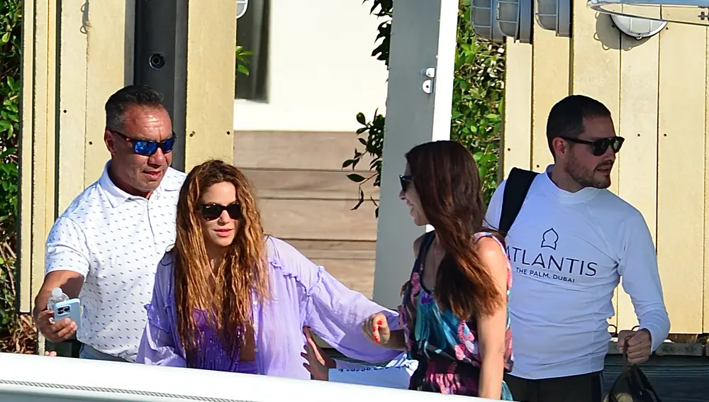 Shakira junto a unos amigos en Miami