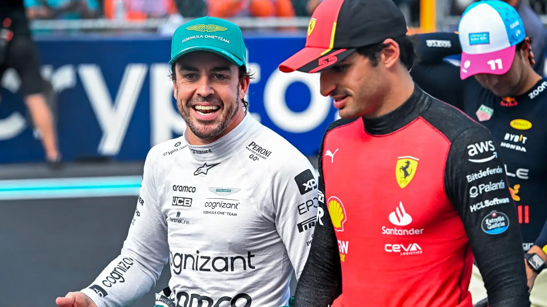 Fernando Alonso, sonriente junto a Carlos Sainz Fernando Alonso, sonriente junto a Carlos Sainz