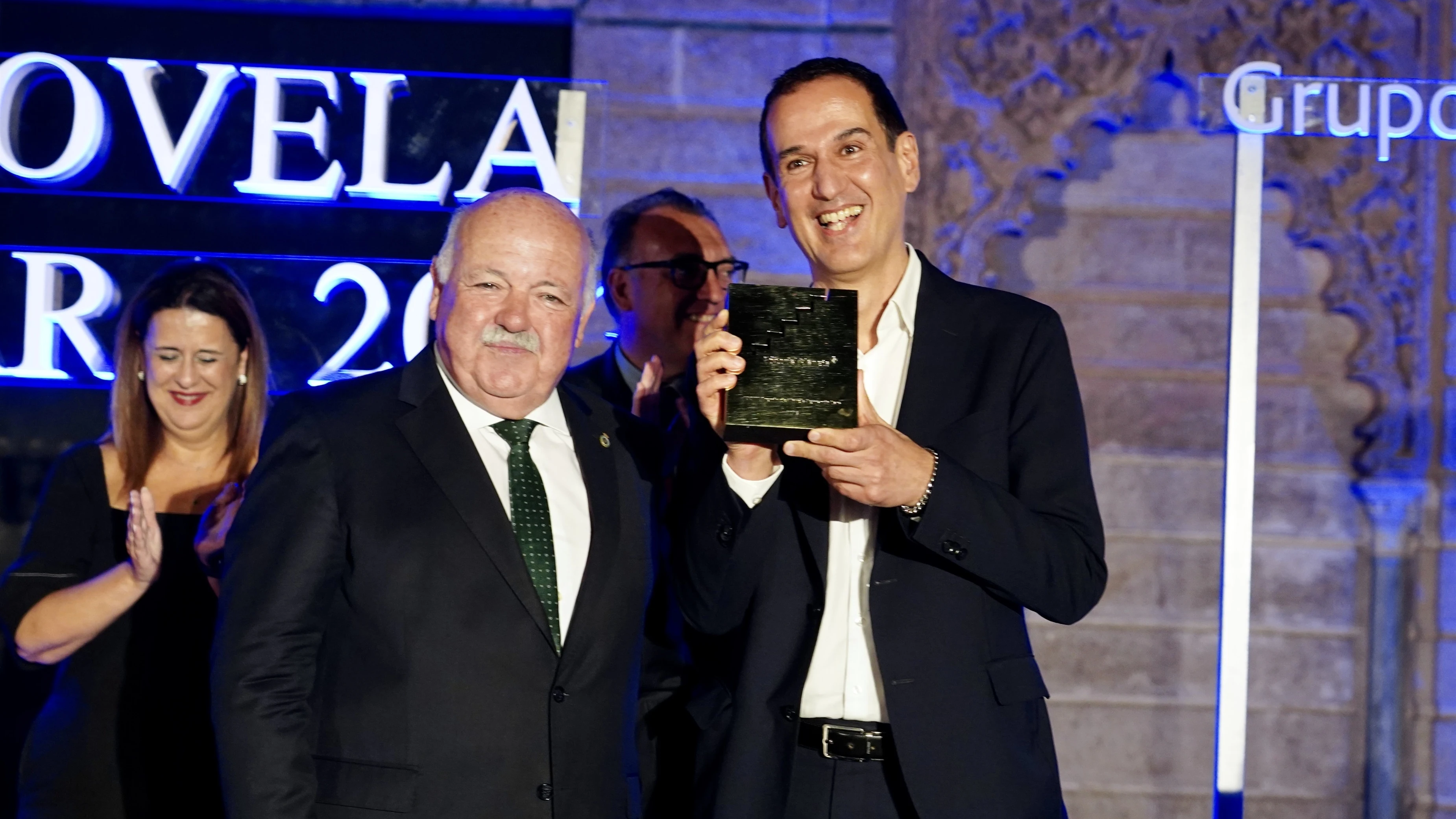 El escritor Roberto Santiago gana el XXVIII Premio Fernando Lara por su novela 'La rebelión de los buenos', a 11 de mayo de 2023 en Sevilla El escritor Roberto Santiago gana el XXVIII Premio Fernando Lara por su novela 'La rebelión de los buenos', a 11 de mayo de 2023 en Sevilla