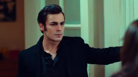 Descubre a Dündar, el peculiar personaje que se ha fijado en Zeynep en ‘Pecado Original’ Descubre a Dündar, el peculiar personaje que se ha fijado en Zeynep en ‘Pecado Original’