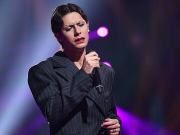 Alfred Garc&iacute;a busca respuestas como Annie Lennox preguntando &lsquo;Why&rsquo; 