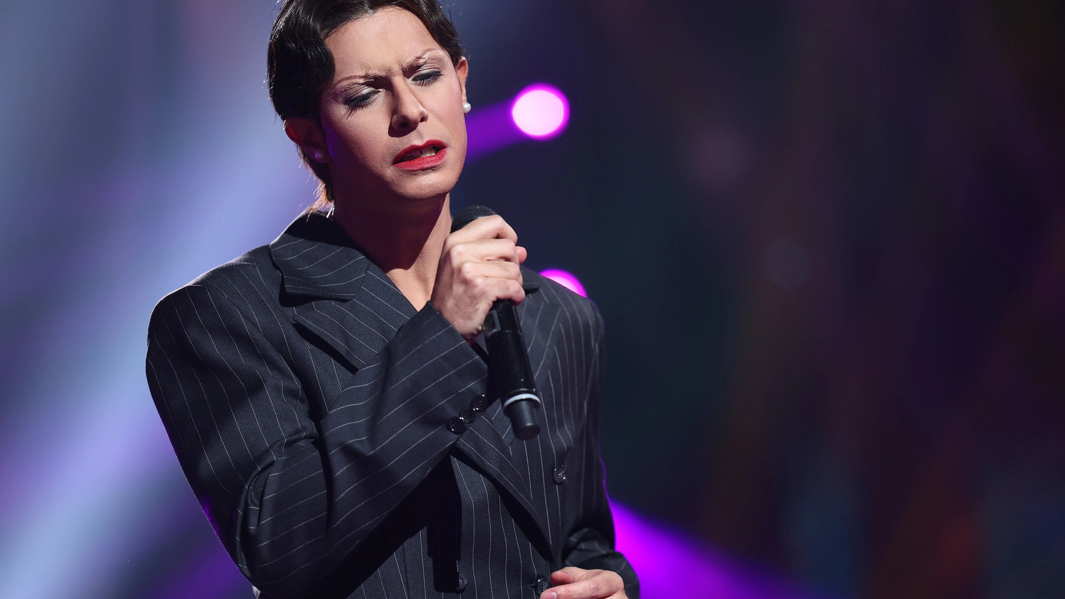 Alfred García busca respuestas como Annie Lennox preguntando ‘Why’ Alfred García busca respuestas como Annie Lennox preguntando ‘Why’