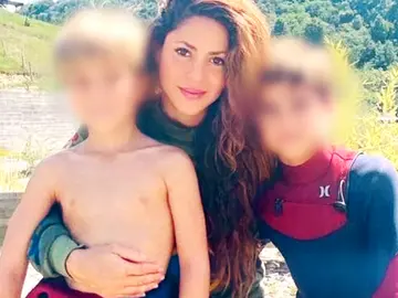 La sombra de Piqué continua en la nueva canción de Shakira: "Me enseñaste que el amor no es una estafa" La sombra de Piqué continua en la nueva canción de Shakira: "Me enseñaste que el amor no es una estafa"