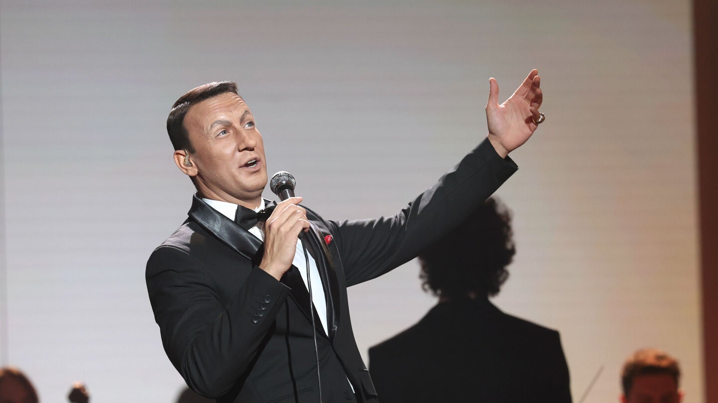 ¡Alma de crooner! Jadel, un Frank Sinatra de altos vuelos con ‘Come fly with me’ 