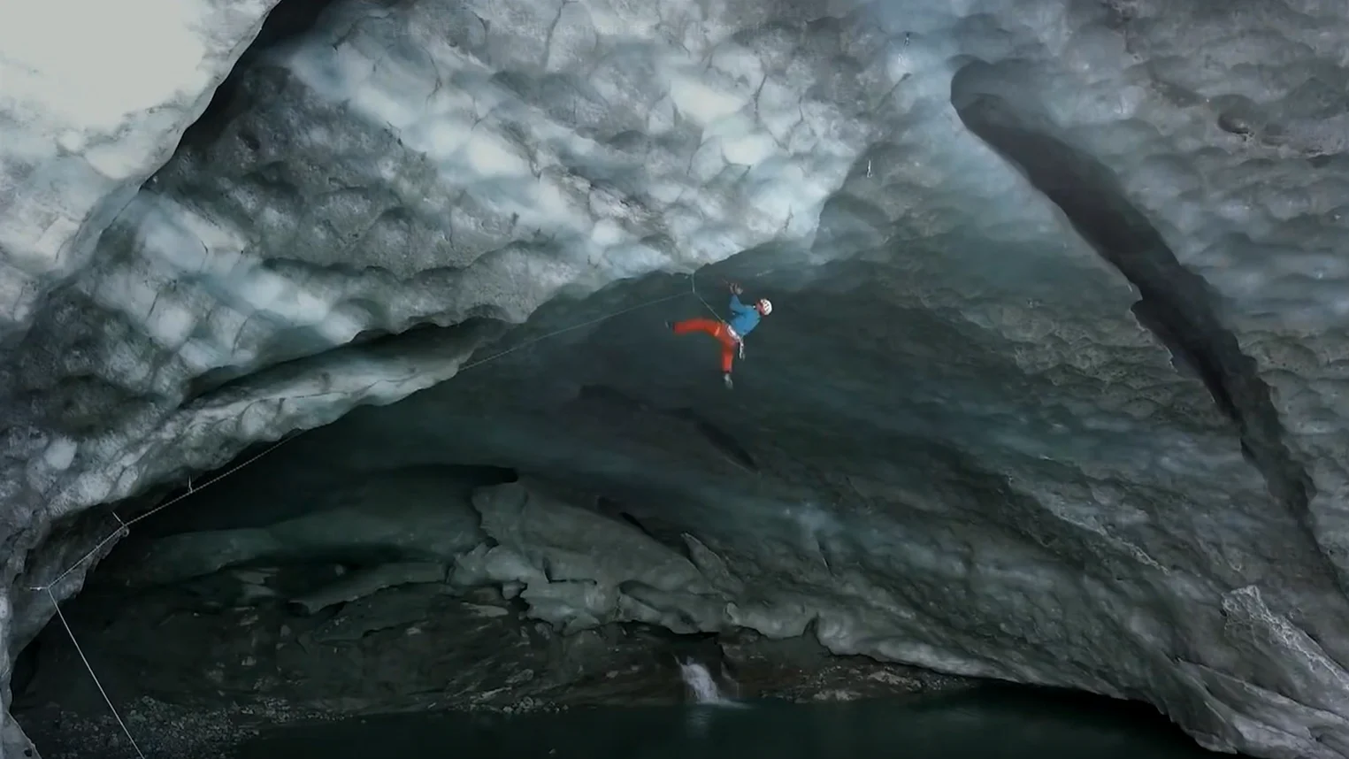 Mercier escalando el glaciar más grande de Francia Mercier escalando el glaciar más grande de Francia