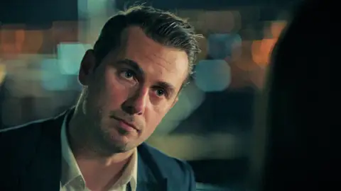 Cüneyt decide vengarse de Yekta y le confiesa a Ceylin toda la verdad: “Serdar mató a tu padre” Cüneyt decide vengarse de Yekta y le confiesa a Ceylin toda la verdad: “Serdar mató a tu padre”