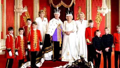 Una foto de la coronación de Carlos III como rey de Inglaterra Una foto de la coronación de Carlos III como rey de Inglaterra