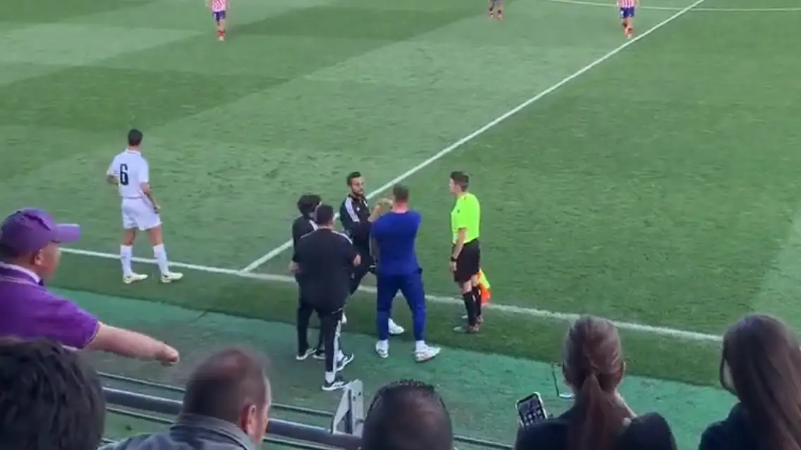 El piqué entre Fernando Torres y Álvaro Arbeloa en un derbi muy caliente en Valdebebas El piqué entre Fernando Torres y Álvaro Arbeloa en un derbi muy caliente en Valdebebas
