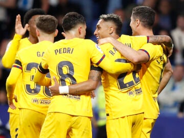 Los jugadores del Barcelona celebran un gol en Cornellá