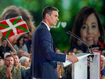 El presidente del Gobierno, Pedro Sánchez, durante un acto electoral en Vitoria